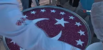 Pendik'te 5 bin kişiye aşure dağıtıldı