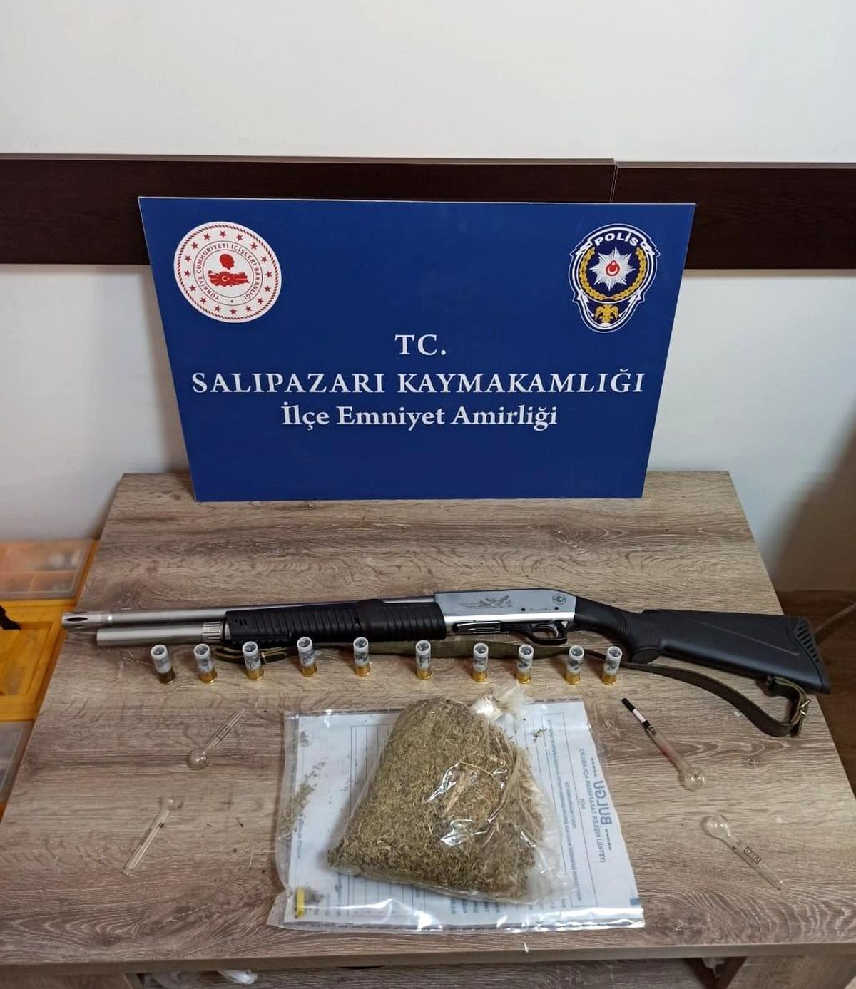 Salıpazarı\'nda \'bonzai\' operasyonu