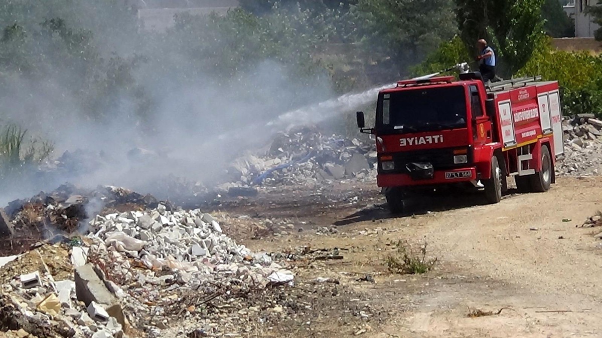 Son dakika haberi... Sanayi bölgesi yakınında çıkan yangın korkuttu