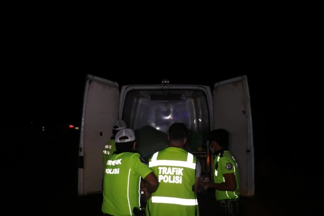 Afyonkarahisar'da şarampole devrilen kamyonun sürücüsü öldü