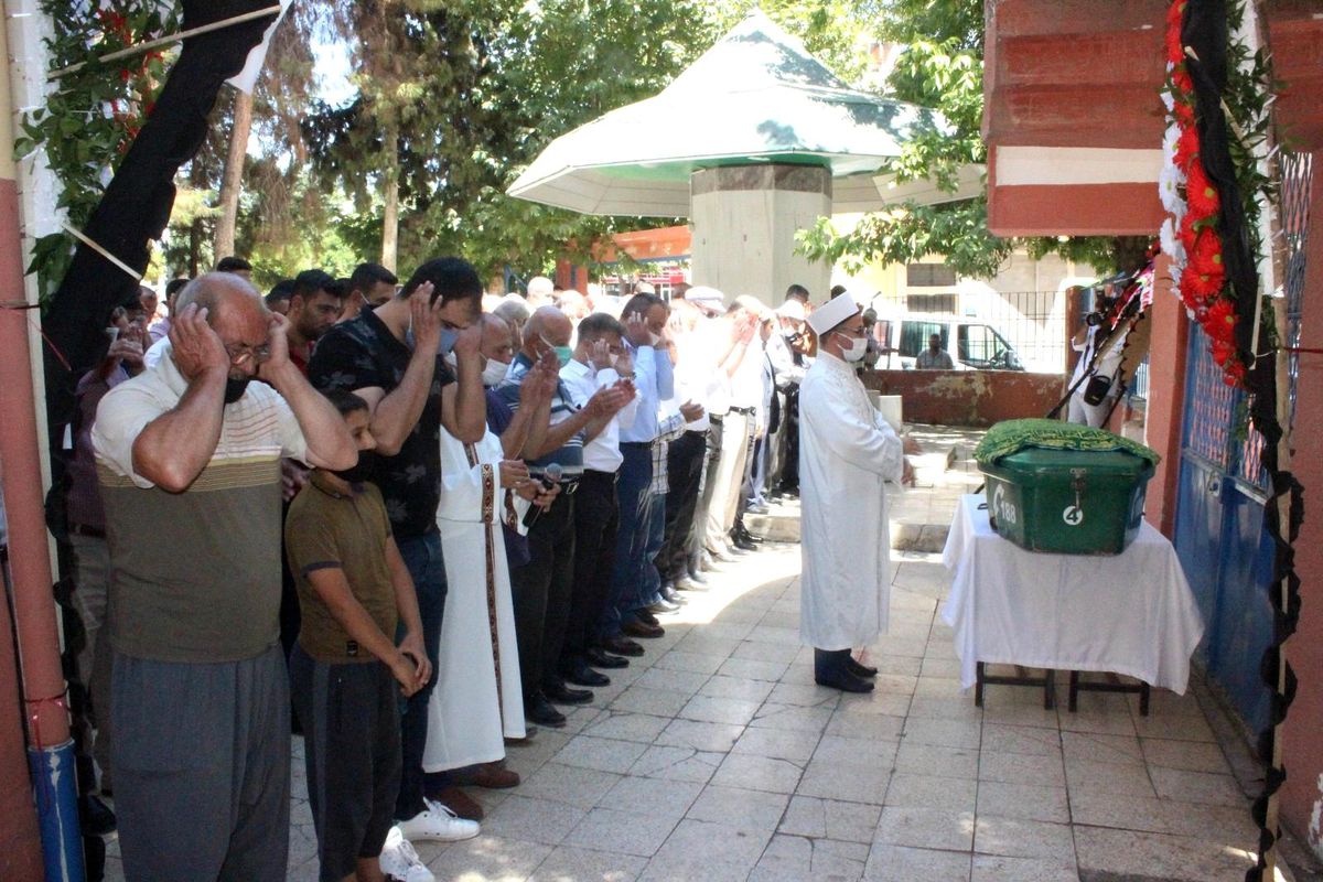 Şehit Hardal\'ın annesi son yolculuğuna uğurlandı