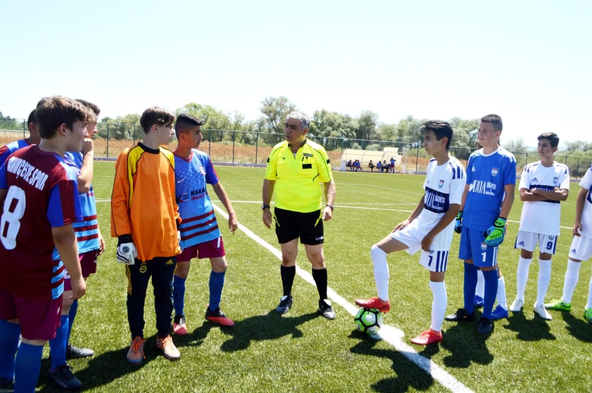 Tavşanlı\'da gençler için futbol turnuvası düzenlendi