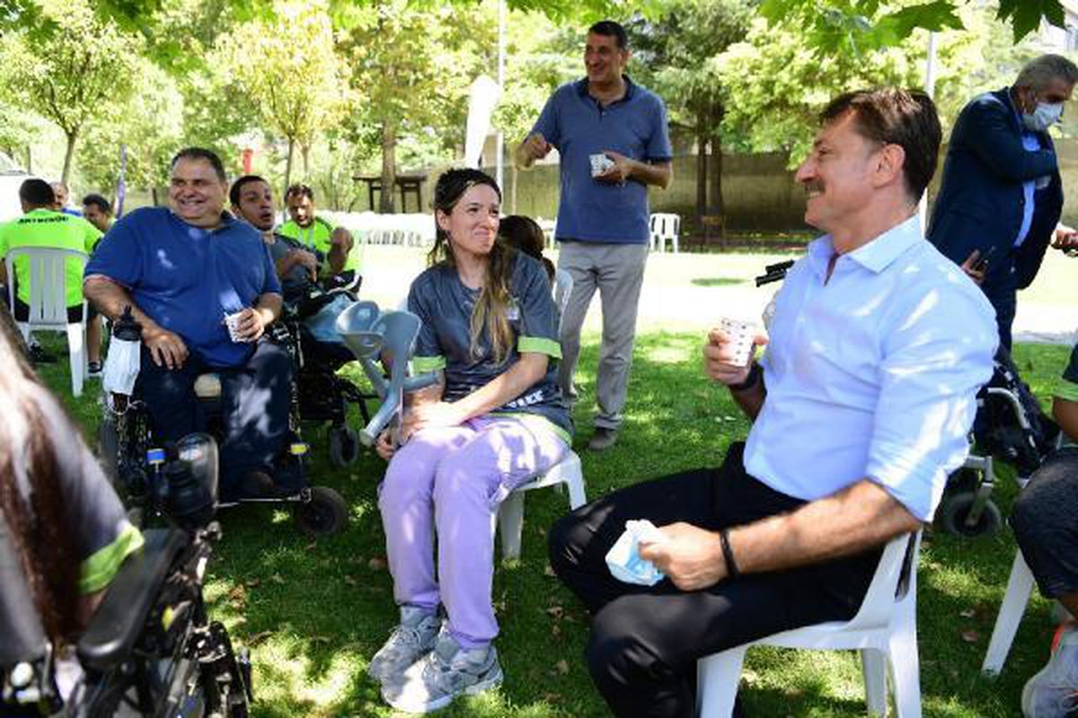 Tekerlekli sandalyesi çalınan genç kıza sürpriz