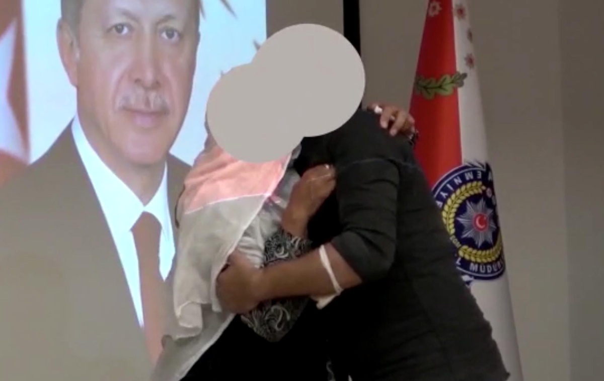 Son dakika haberleri | Terör örgütü YPG/PKK üyesi, ikna çalışmasıyla Mersin Emniyet Müdürlüğüne teslim oldu