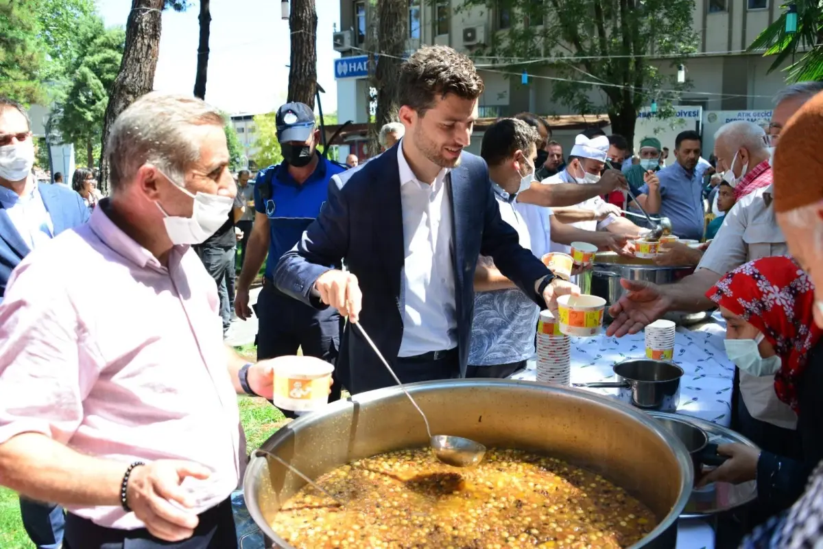 Tokat\'ta bin 500 kişiye aşure dağıtıldı