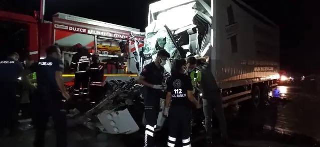 -Tomruk yüklü kamyona arkadan çarptı feci şekilde can verdi