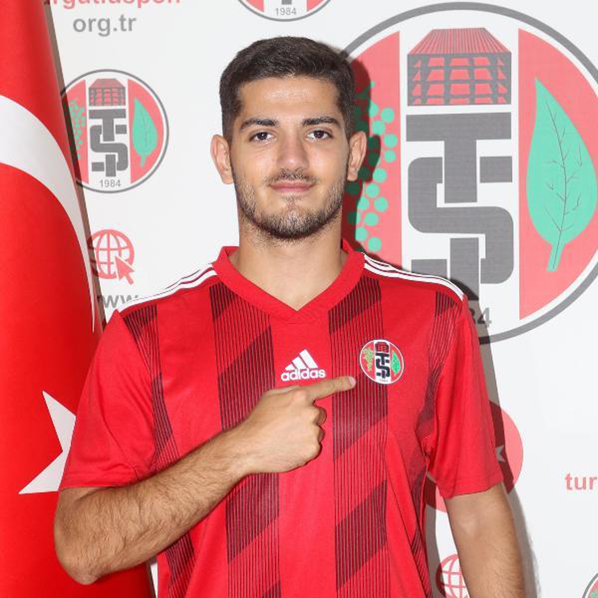 Turgutluspor\'a genç forvet