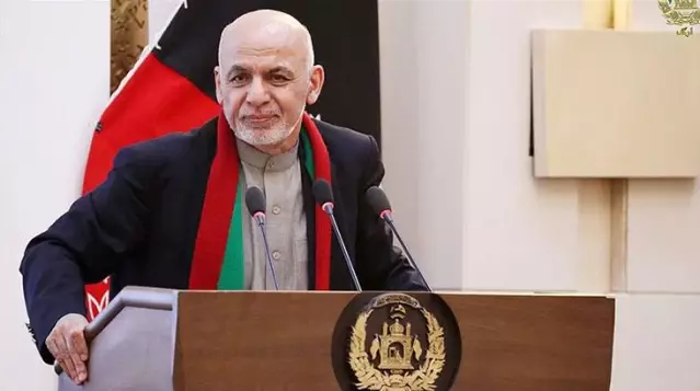 Ülkeden kaçan Cumhurbaşkanı Eşref Gani, Paralar uçağa sığmadı iddialarını yalanladı Ülkeden kaçan Cumhurbaşkanı Eşref Gani, Paralar uçağa sığmadı iddialarını yalanladı