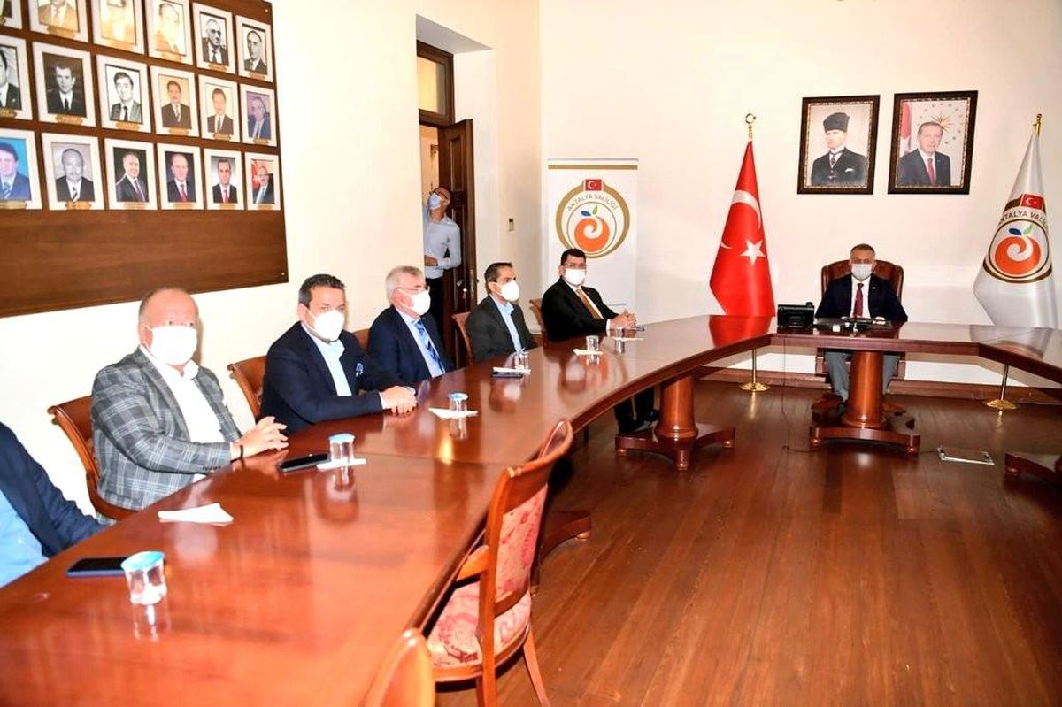 Vali Yazıcı, başkanlığında yardım kampanyası toplantısı gerçekleştirildi