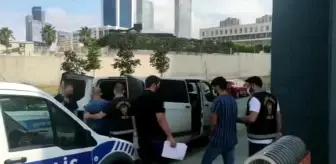 Ataşehir'de polisleri gören şüpheli, uyuşturucu dolu poşeti pencereden attı