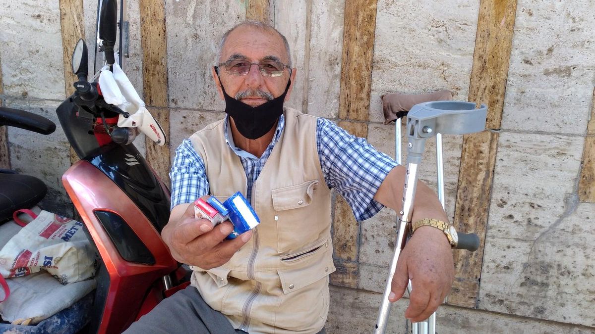 Son dakika... Bacağı olmamasına rağmen alın teriyle helal para kazanıyor
