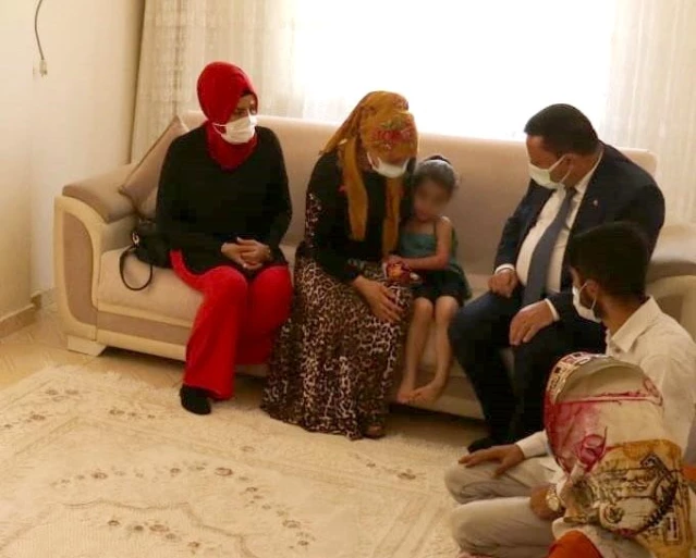 Bağlar'da kaderlerine terk edilen iki aile ve beş çocuğa Başkan Beyoğlu yardım eli uzattı