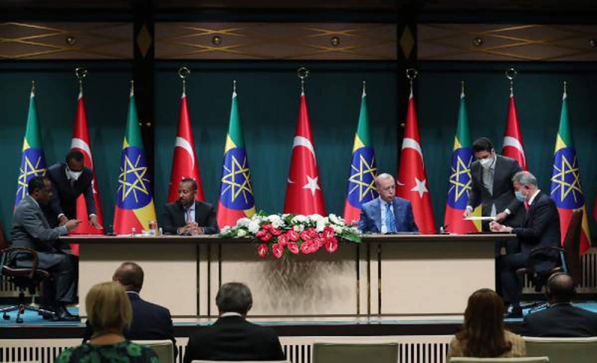 Bakan Akar, Etiyopyalı mevkidaşı Yadeta ile anlaşma imzaladı
