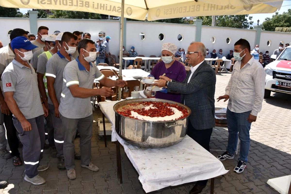 Başkan Kayda\'dan aşure ikramı