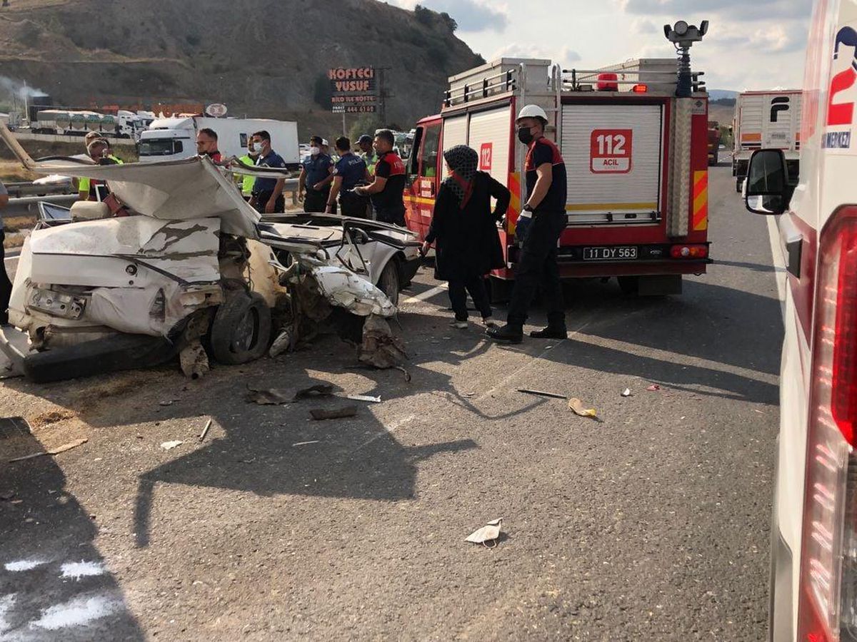 Bilecik\'te otomobille tır çarpıştı: 1 ölü, 2 yaralı