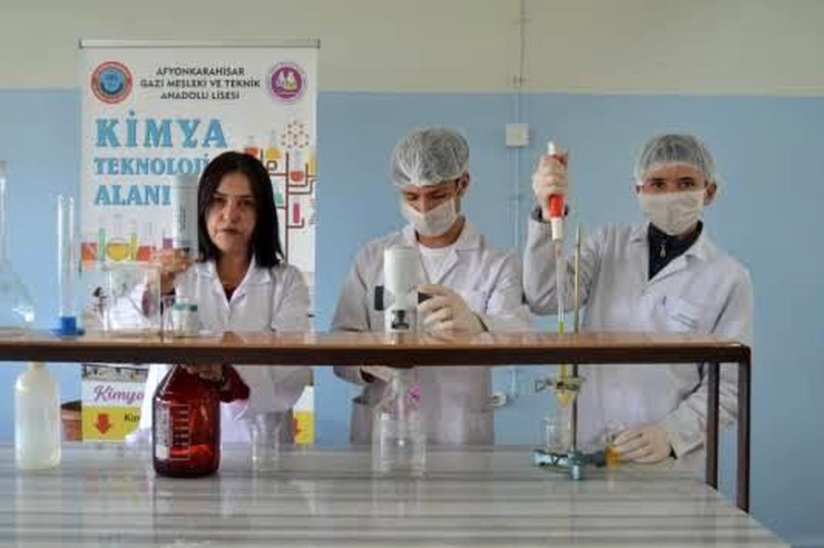 Bu okul dezenfektan üretiminden bir yılda 2 milyon 657 bin TL ciro yaptı
