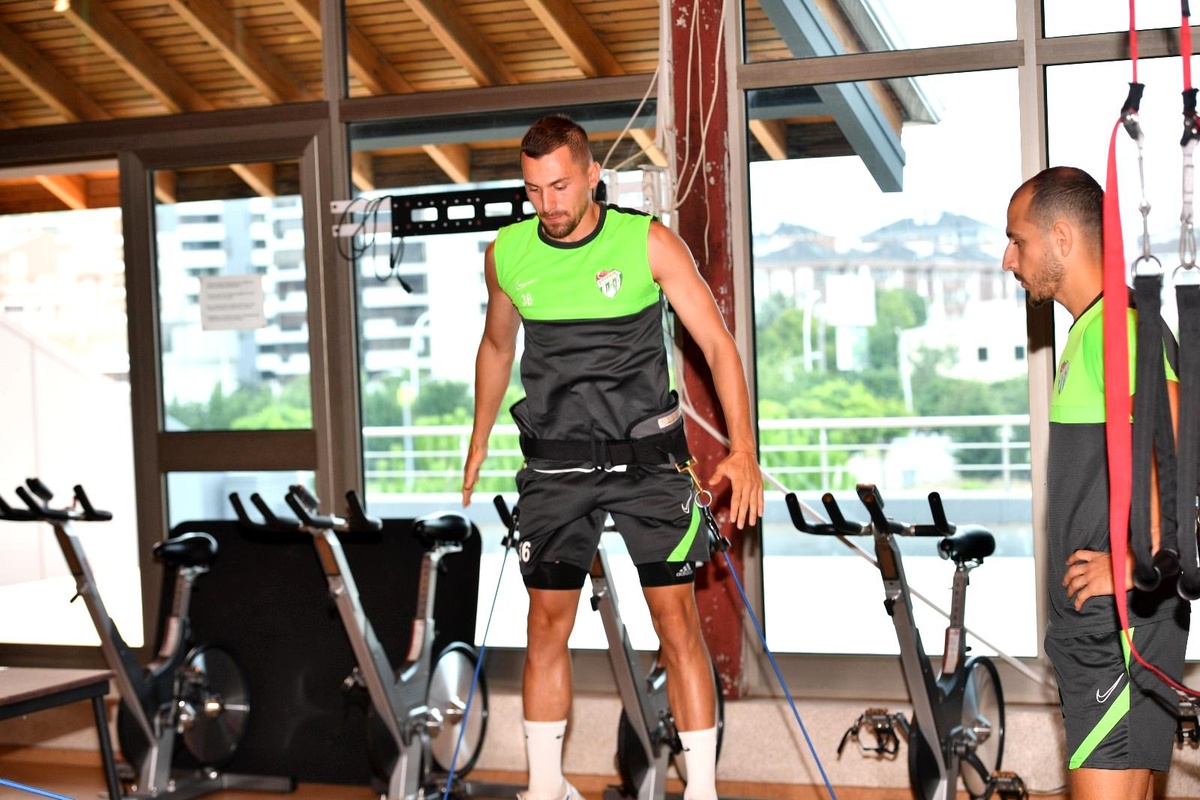 Bursaspor, Erzurumspor maçı hazırlıklarını salonda sürdürdü