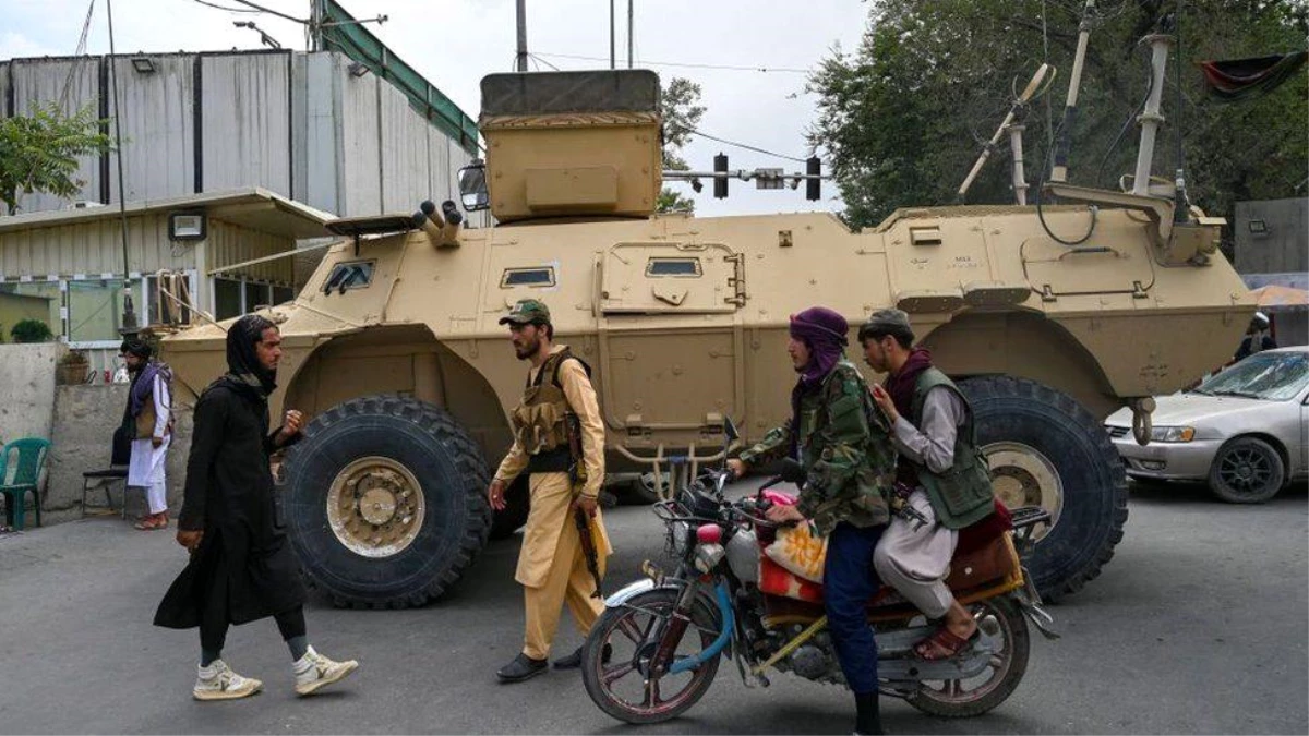 Hollanda\'nın Kabil Büyükelçiliği personeli Afgan çalışanlara haber vermeden binayı terk etti