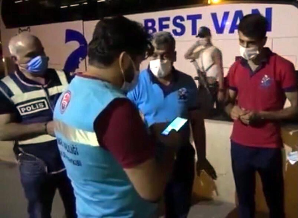 Kırıkkale\'de Kovid-19 testi pozitif kadın ile temaslı torunu yolcu otobüsünde yakalandı