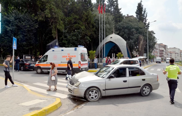 Kocaeli'de iki otomobil çarpıştı: 2 yaralı