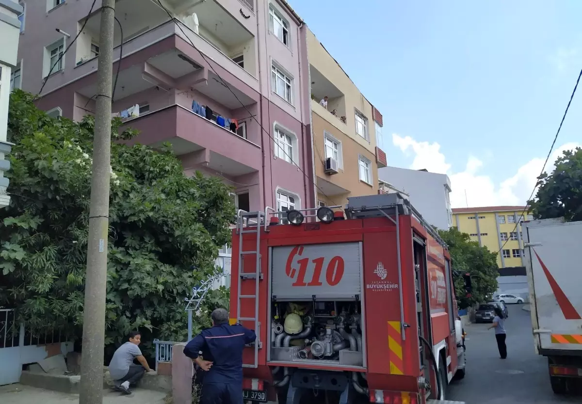 Mutfaktaki buzdolabı aniden patladı! Salonda oturan çocuklar ve anneleri zor kurtuldu