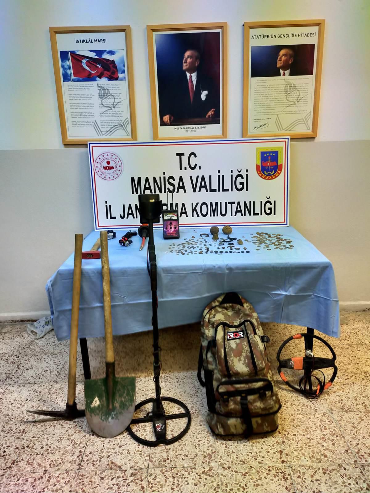 Son dakika haberleri... Manisa\'da tarihi eser kaçakçılığı operasyonunda 2 kişi yakalandı
