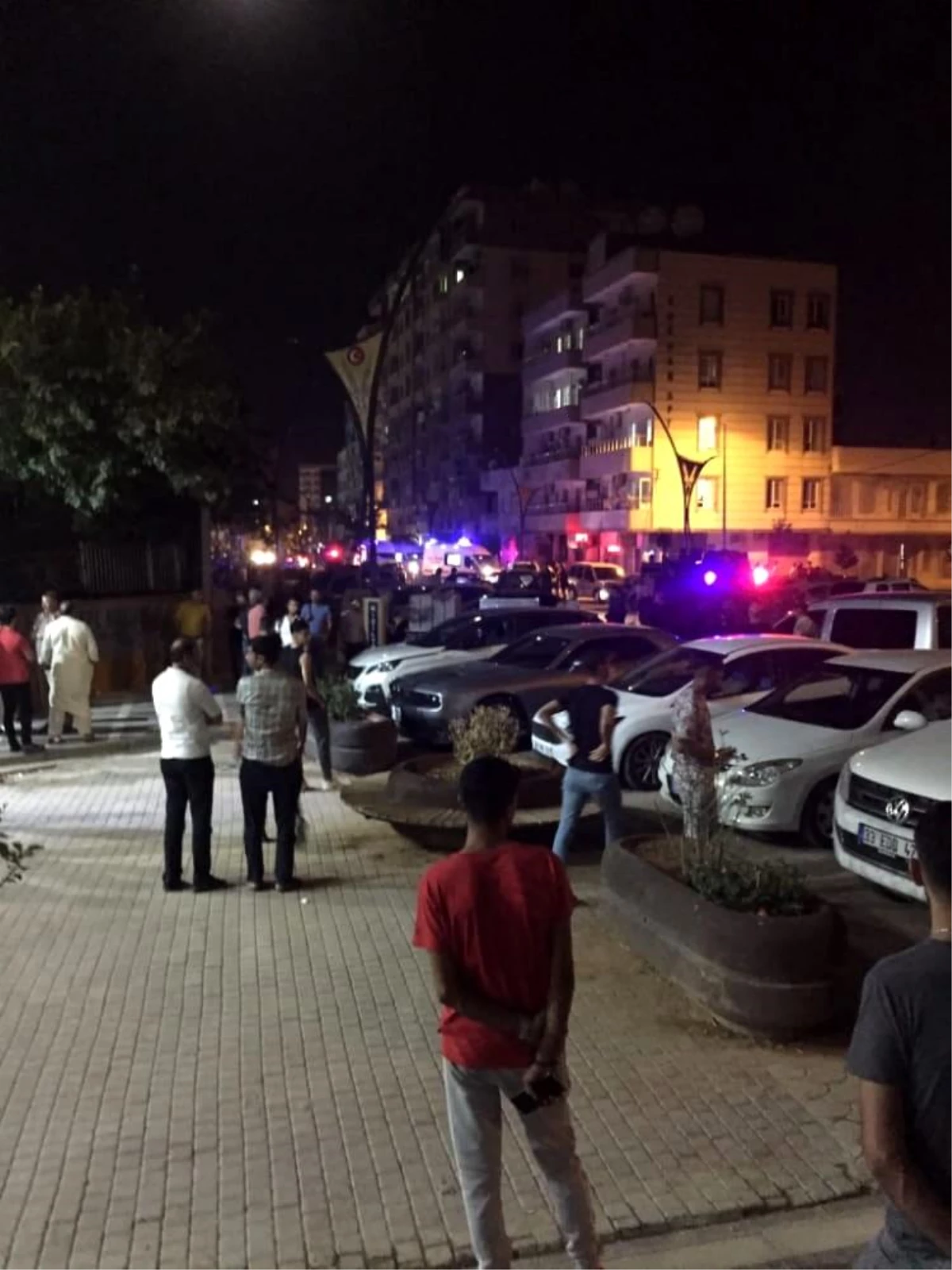 Mardin\'de sokak ortasında taşlı sopalı kavga: 5 yaralı