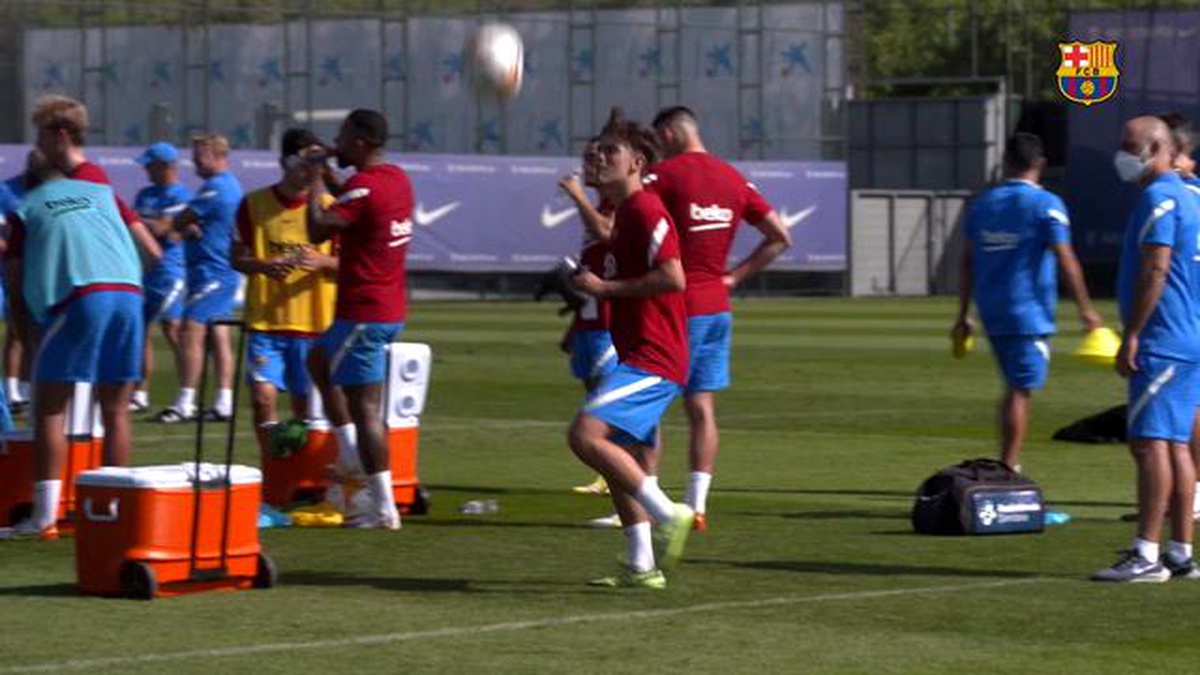 Memphis Depay\'in Barcelona Antrenmanında Attığı Harika Gol