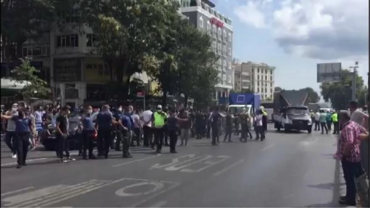 NAKLİYECİLER ORDU CADDESİ\'NİN TRAFİĞE KAPATILMASINI PROTESTO ETTİ