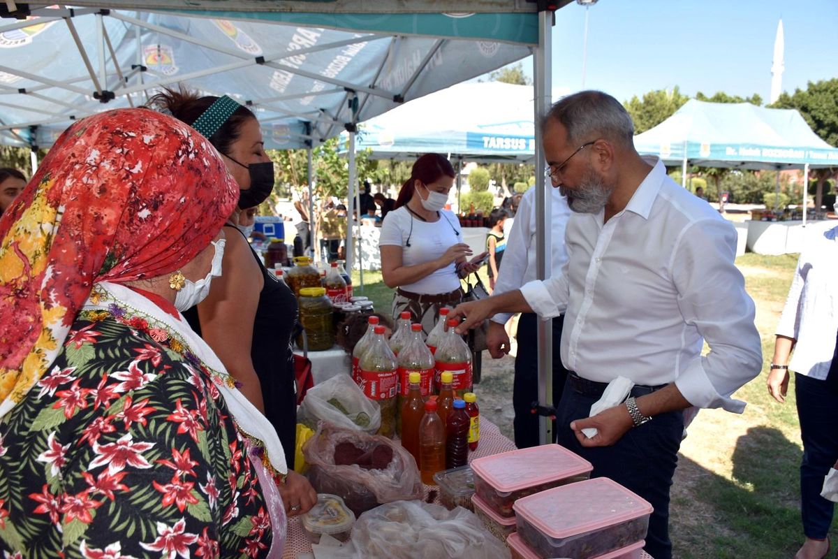 Tarsus\'ta üretici kadınlar, ürünlerini açık hava pazarında alıcılarla buluşturdu