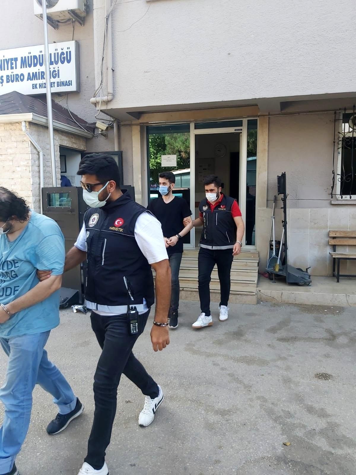 Uyuşturucu satıcılarına şok baskın