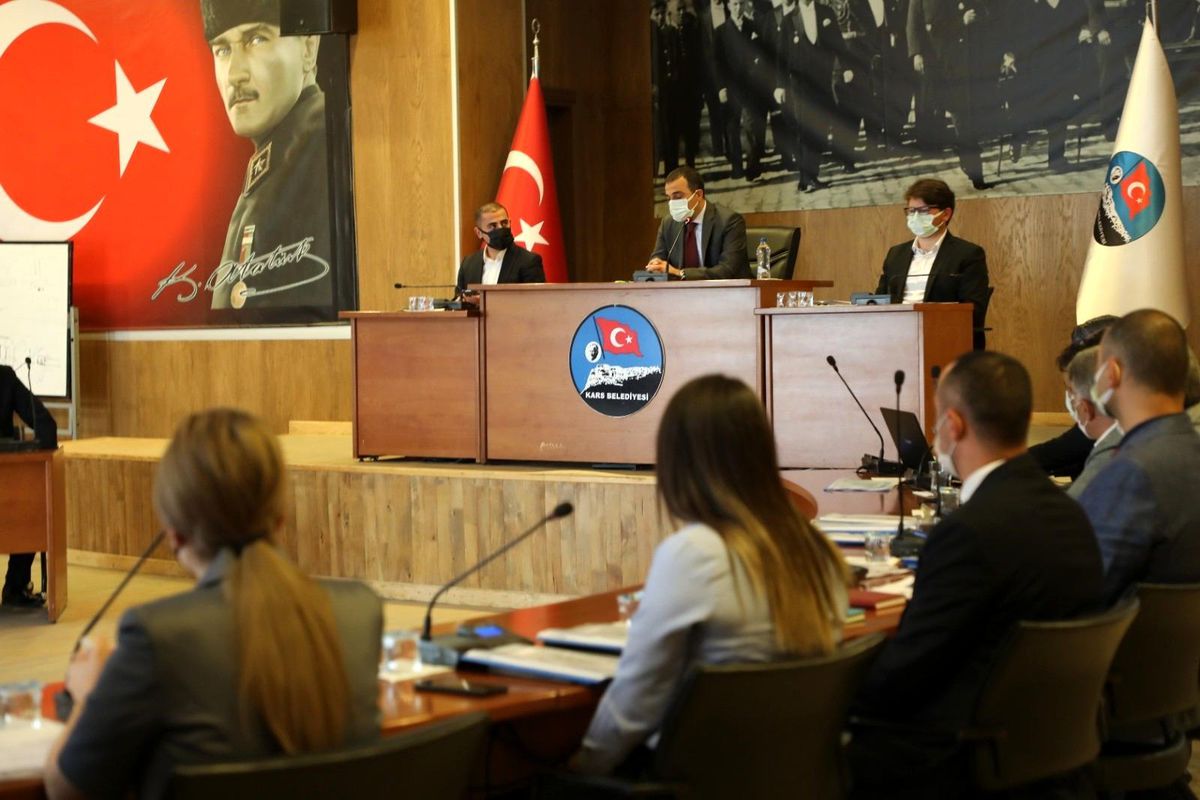 Vali Öksüz, belediye birim müdürleriyle bir araya geldi