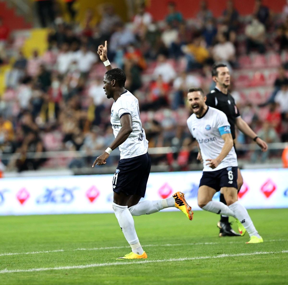 26 yıl sonra Süper Lig\'e çıkan Adana Demirspor\'da ilk gol Akintola\'dan