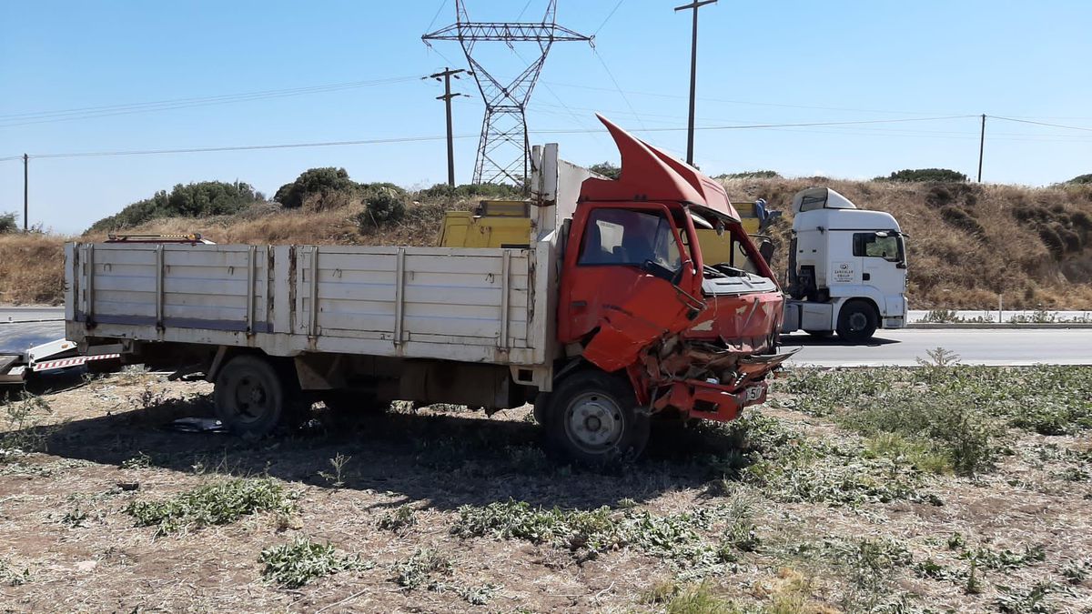 Son dakika haberi: Bandırma\'da otomobil ile kamyonet çarpıştı: 2 ölü, 4 yaralı