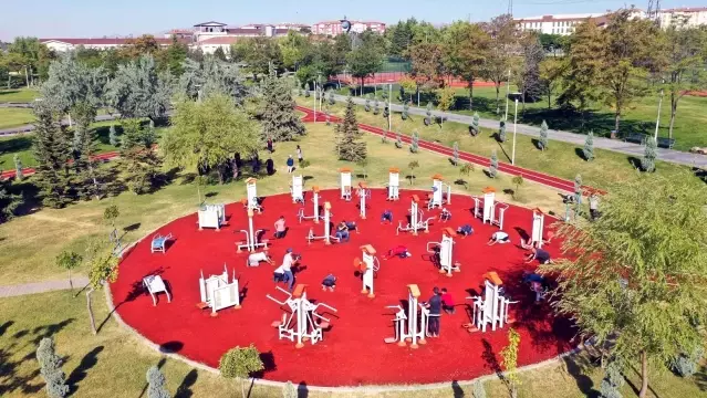 Başkentliler güne büyükşehir parklarında sabah sporuyla başlıyor