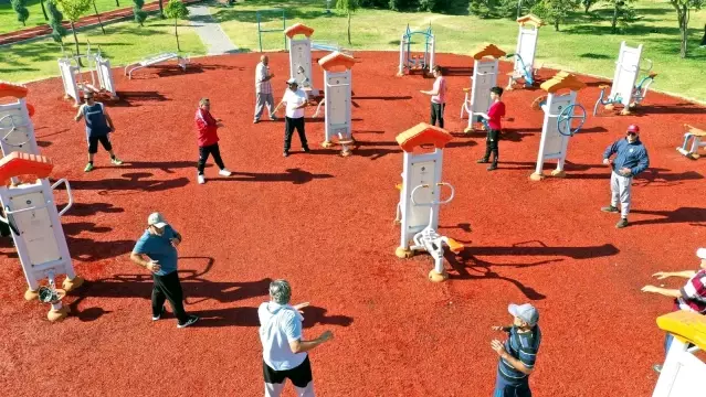 Başkentliler güne büyükşehir parklarında sabah sporuyla başlıyor