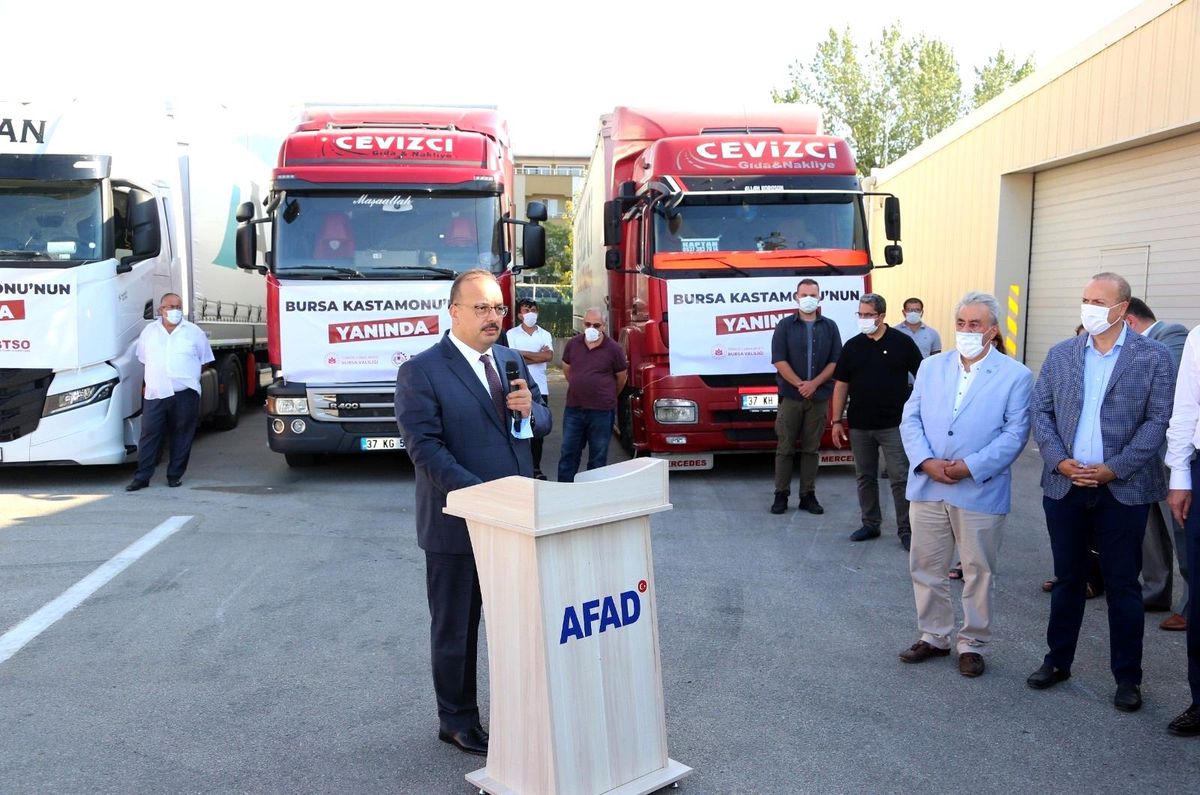 Bursa\'dan afetzedelere yardım tırları yola çıktı