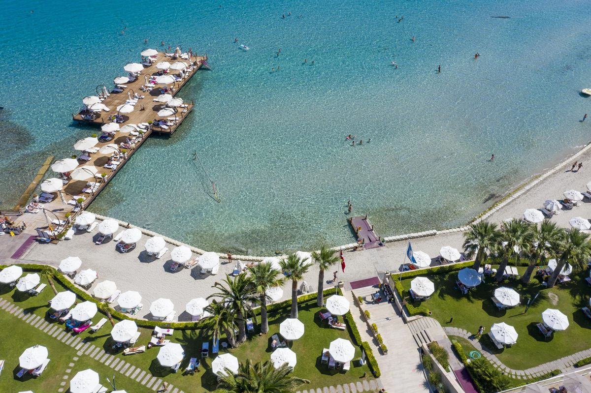Çeşme turizmi salgına rağmen rekora koşuyor