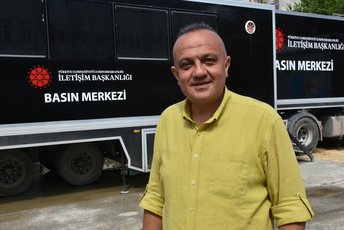 Cumhurbaşkanlığı İletişim Başkanlığı Basın Tırı, selin yaşandığı Bozkurt\'ta görev yapan gazetecilere hizmet veriyor