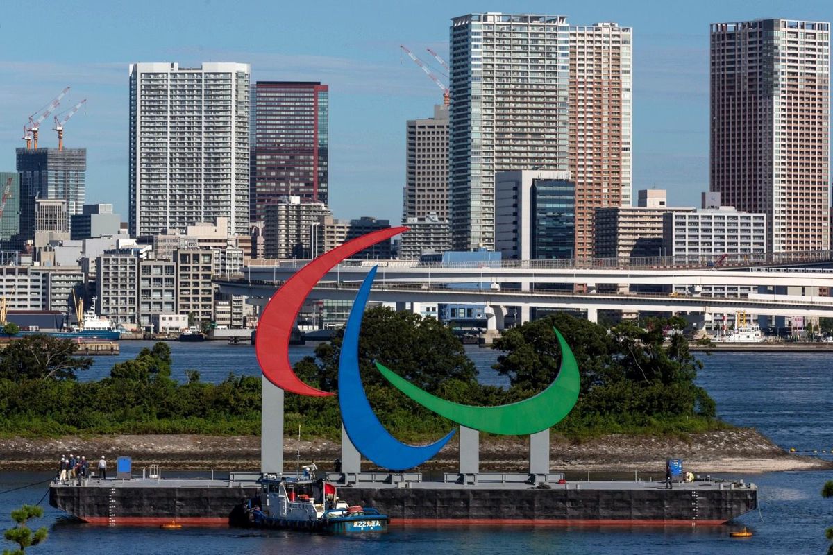 Dev paralimpik sembolü Tokyo\'da görücüye çıktı