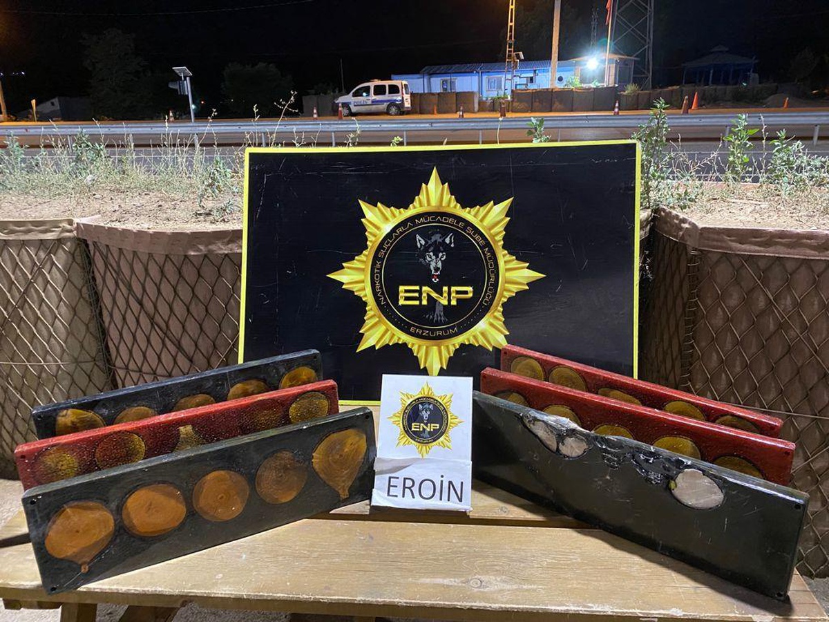 Erzurum\'da yolcu otobüsünün emanet bölümünde 7 kilo 250 gram eroin ele geçirildi