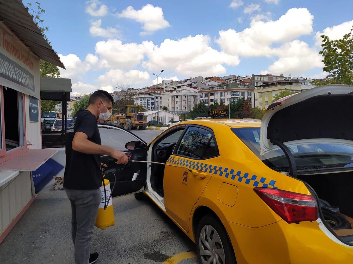 Esenyurt\'ta araç dezenfeksiyon hizmeti devam ediyor