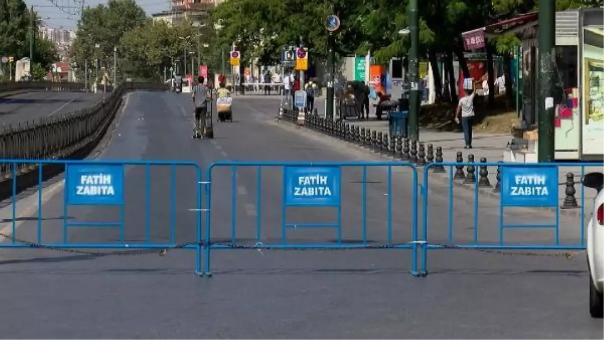 ESNAF VE NAKLİYECİLER ORDU CADDESİ\'NİN TRAFİĞE KAPATILMASINI PROTESTO ETTİ