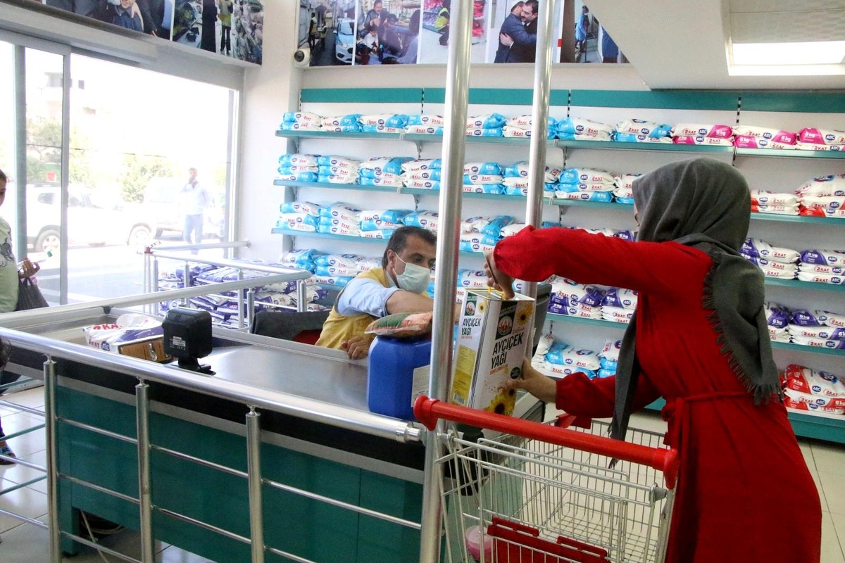 Haliliye ihtiyaç sahiplerinin yüzünü güldürdü