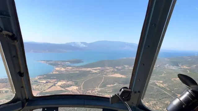 Son dakika haberleri... İzmir'deki yangına müdahale İHA kameralarına yansıdı