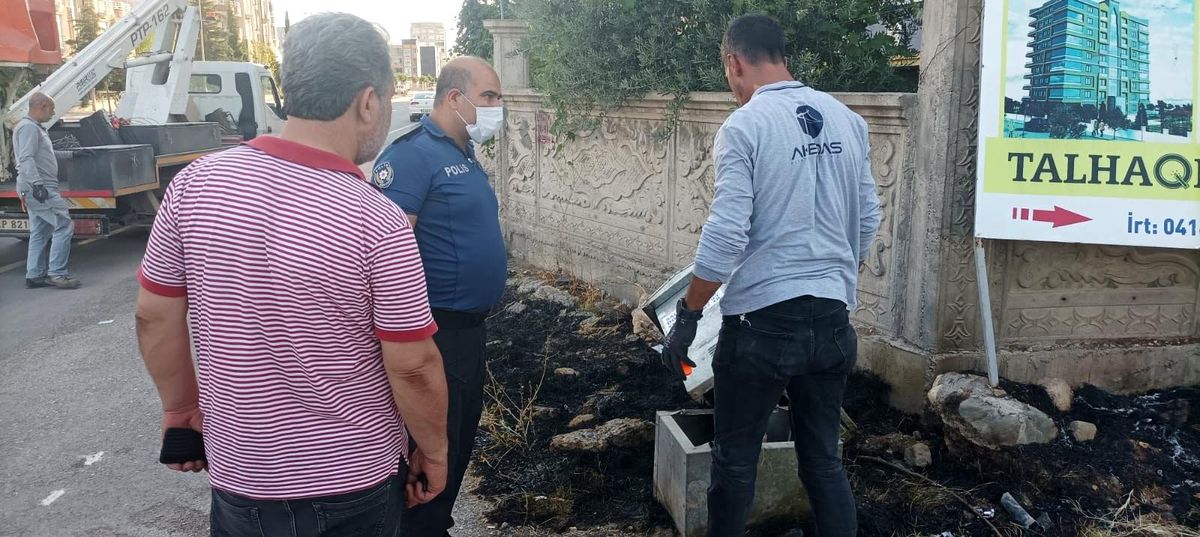 Kamyonun çarptığı trafo patladı