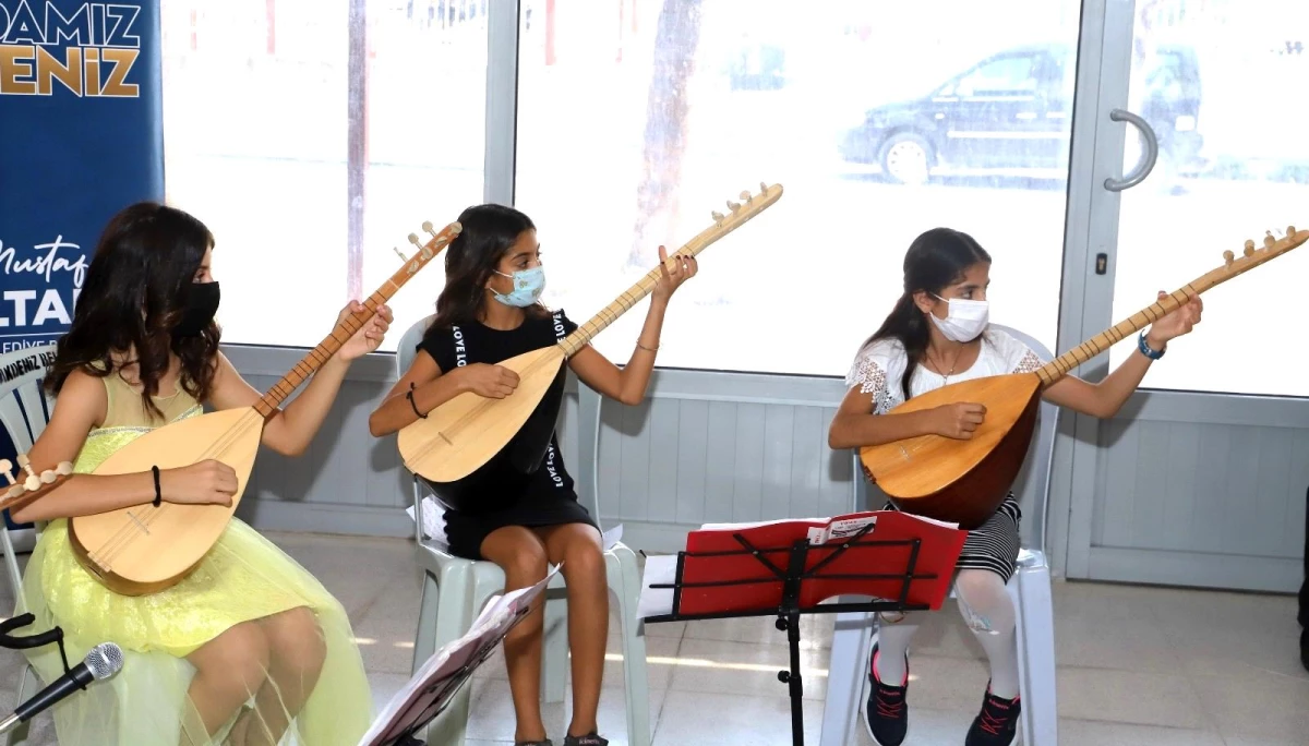 Karacailyas Kültür ve Sanat Evi kursiyerleri hünerlerini sergiledi