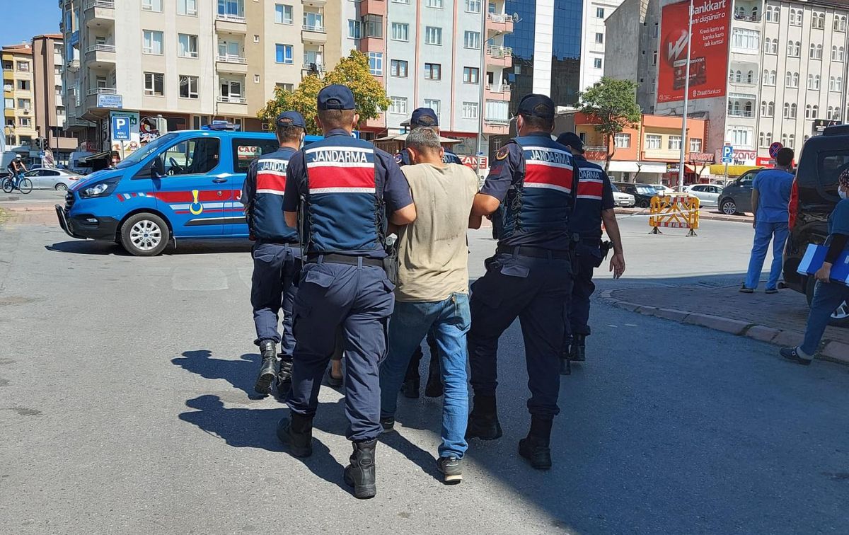 Son dakika: Kayseri\'de jandarmanın uyuşturucu operasyonunda 2 şüpheli yakalandı