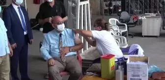 Korona virüs aşısı, hal esnafının ayağına getirildi