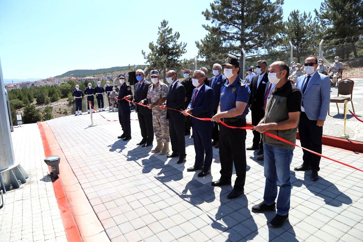 Kütahya\'yı temsilen 43 metre uzunluğundaki göndere Türk bayrağı çekildi